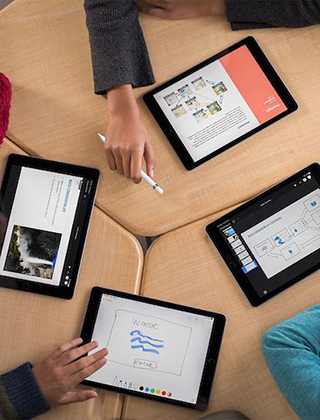  People collaborating.